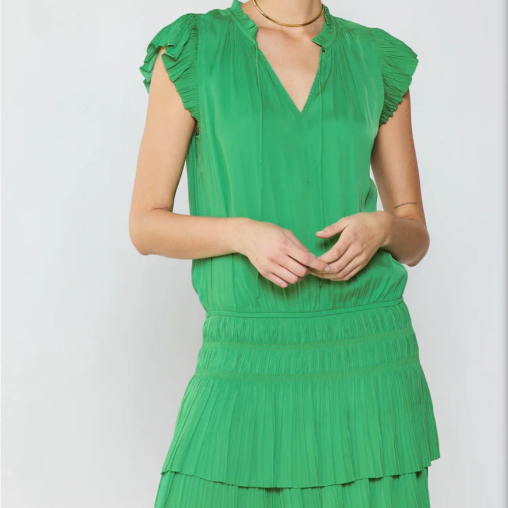 Cute summer dress worn once! Size medium and is pleated around waste.